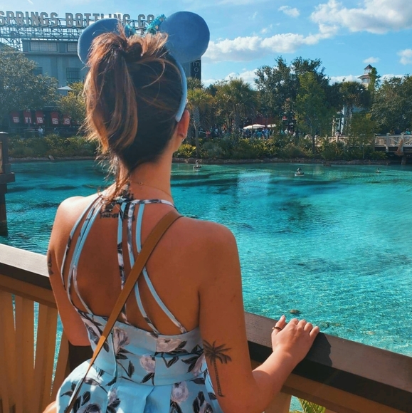 💕Meet Your Posher💕 - Picture 2 of 16